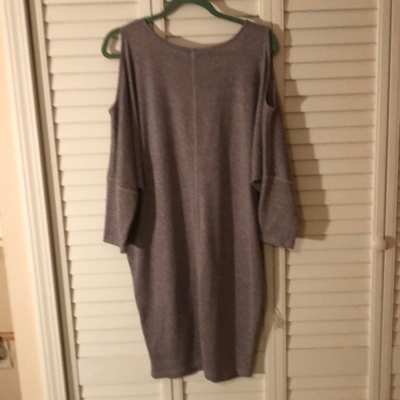 Cold shoulder dress - Picture 2 of 5